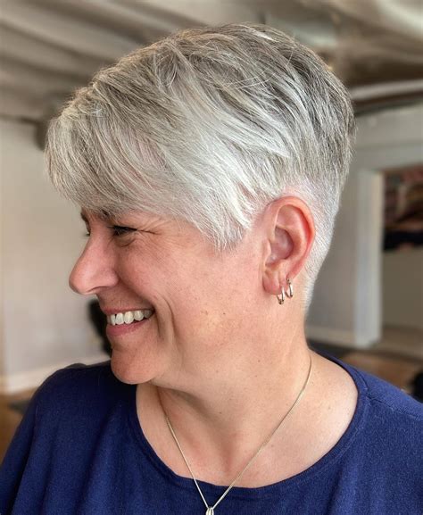 Confidence grows with the right pixie haircuts for gray hair 32