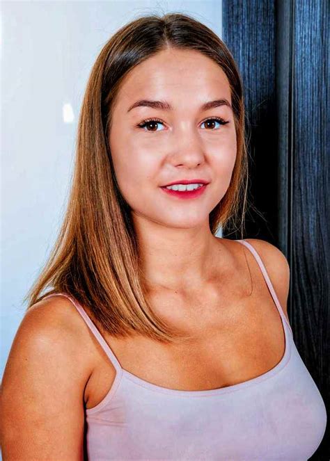 Hazel Grace - Wiki, Bio, Age, Biography, Boyfriend, Husband, Photos