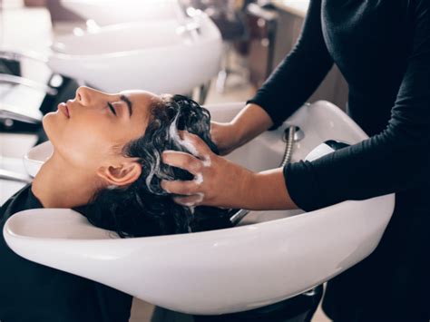 how much to tip shampoo girl