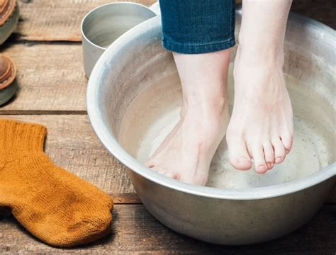 Água Quente Com Sal E Vinagre Para Os Pés - Benefícios Surpreendentes De Lavar Os Pés Com Água Quente E Vinagre
