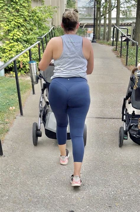 Insane thick MILF ass - Spandex, Leggings & Yoga Pants - Forum