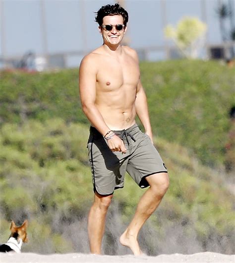 The Best Reactions to Orlando Bloom’s Naked Paddleboarding Photos