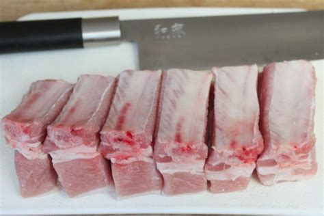 Сочные и ароматные свиные ребра в красном вине. Мясо просто тает во рту!