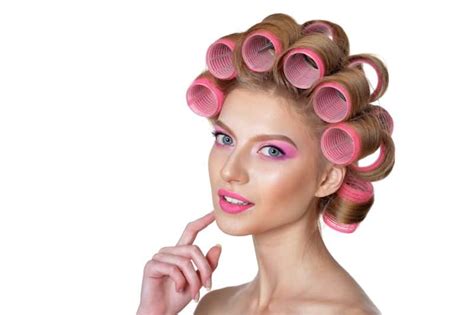 How to Properly Use Velcro Rollers to Prevent Damage to Your Fine Hair ...