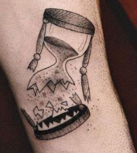 55+ Amazing Hourglass Tattoo Designs with Meanings, Ideas, and