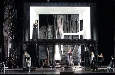 Il Trovatore at the Bayerische Staatsoper. Production by Olivier Py ...