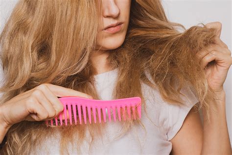 Dry and brittle hair: causes and how to easily fix it