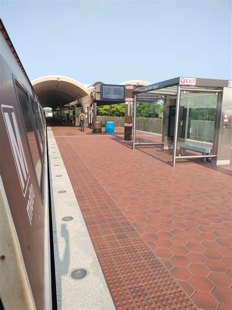 A nice day to ride the metro : r/WMATA