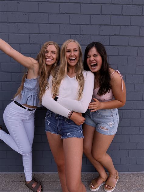 Bff Pics, Bff Pictures, Barefoot Girls, Hot Pants, White Girls, Cheers