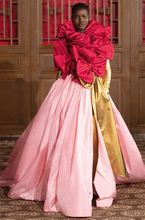 Как прошел показ Valentino Haute Couture в Пекине | Vogue Russia