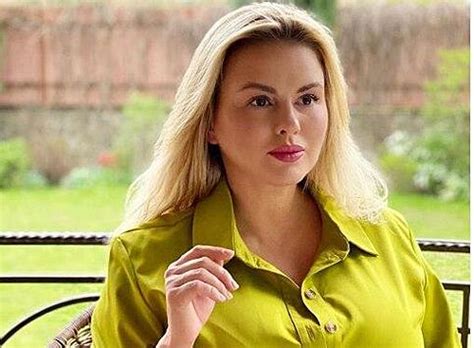 Анна Семенович показала «голое» селфи - Рамблер/новости