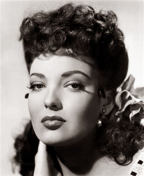Slice of Cheesecake: Linda Darnell, pictorial
