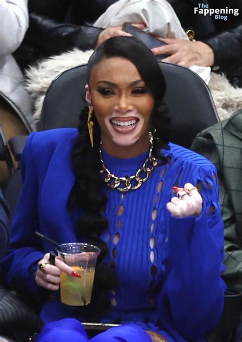 Winnie Harlow Displays Her Sexy Figure At The Washington Wizards Game