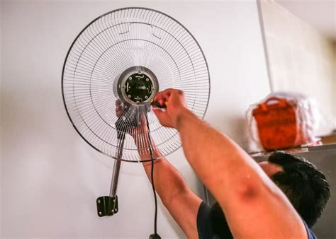 how to clean the electric fan