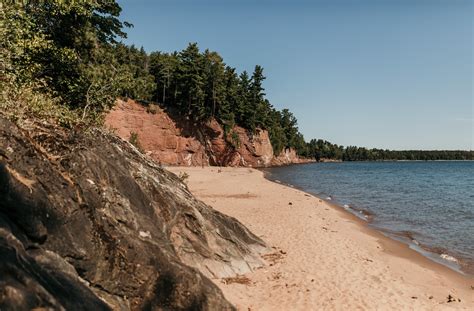 The Ultimate Elopement Guide: Marquette, Michigan | Catchfly Photography