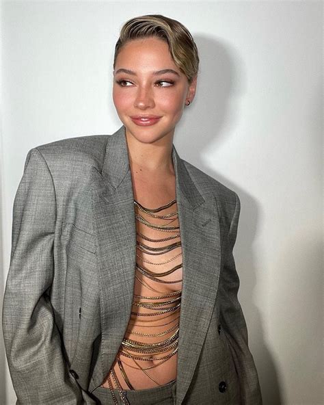 Madelyn cline : r/ladiesinsuits
