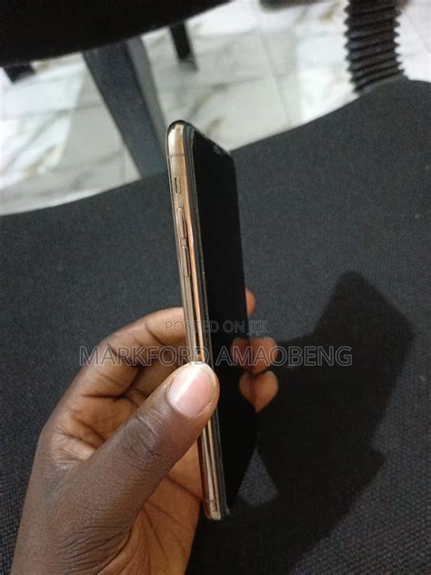 Apple iPhone 11 Pro Max 64 GB Gold in Accra Metropolitan - Mobile
