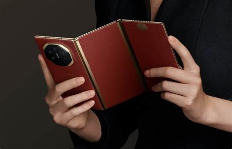 Складной смартфон Huawei Mate XT с тремя экранами начнут продавать за ...