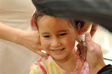Прокалываем ушки: когда и как правильно это сделать - Parents.ru ...