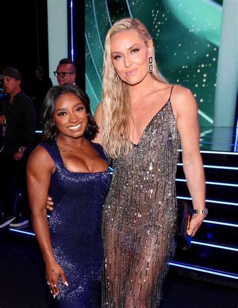 Lindsey Vonn steelt de show op rode loper, maar schaars geklede