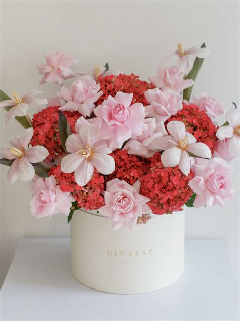 Blooming Tulip | GIVASAÉ Flower Specialist