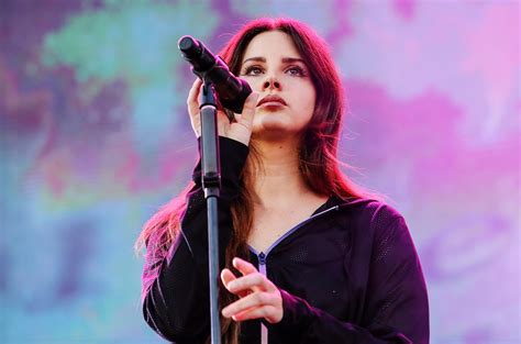 Lana Del Rey Delivers 'Mariners Apartment Complex' Song & Video | Billboard