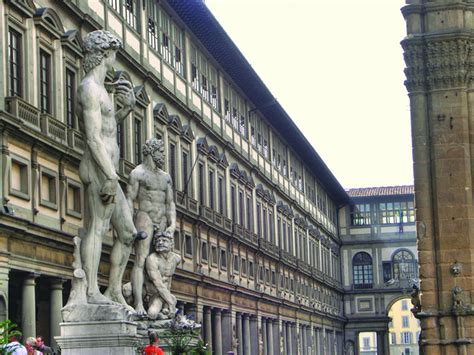 The Medici Dynasty Complete Experience - Uffizi Gallery + Walking Tour