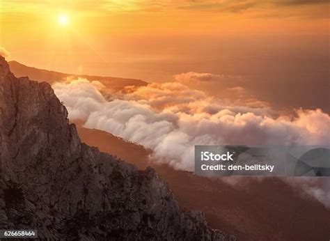 lanskap gunung  matahari terbenam pemandangan menakjubkan