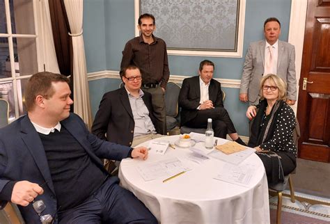 de botton lederer trophy