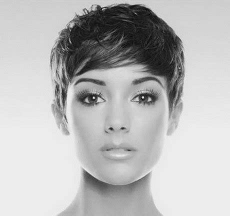 Capelli donna cortissimi