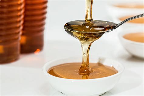 Pouring Honey on spoon and bowl image - Free stock photo - Public ...
