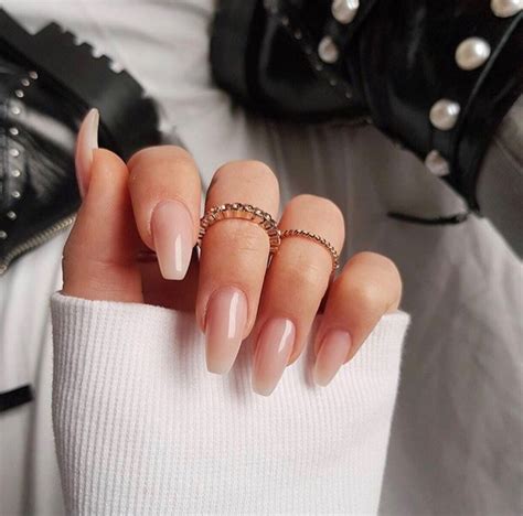 Маникюр дорогой женщины на короткие ногти (30 фото) - картинки modnica.club