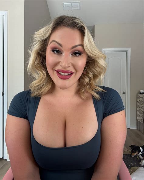 Allex Smith (@lexibunni.official) • Instagram photos and videos