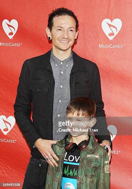 Chester Bennington Children Photos and Premium High Res Pictures ...
