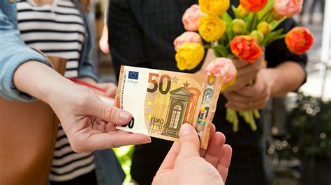New anti-forgery €50 note launched - Euractiv