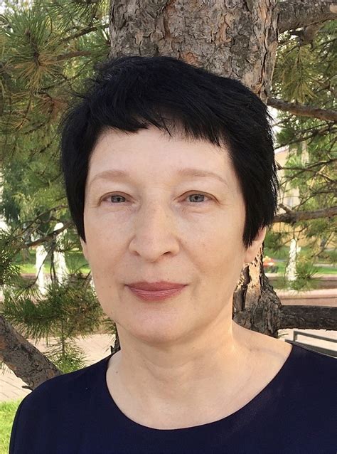 Степанова Елена информация про автора, изданные книги - Аквилегия-М