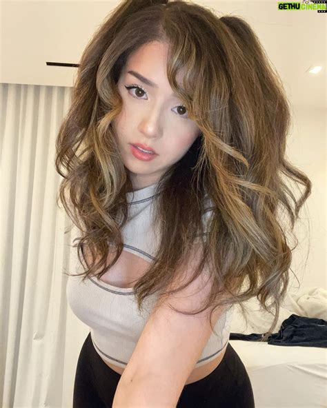 Pokimane Wiki, Biography, Age, Gallery, Spouse and more