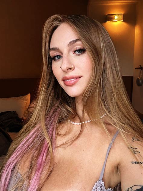 Angel Youngs – OnlyPedia – The #1 OnlyFans Profile Database & Discovery