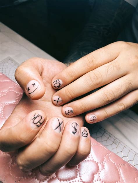 Diseños De Uñas Pintadas Para Hombres 【IDEAS E IMÁGENES】