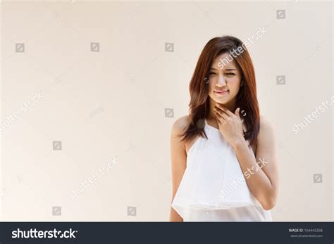 2,508 Asian Girl Sore Throat Images, Stock Photos & Vectors | Shutterstock
