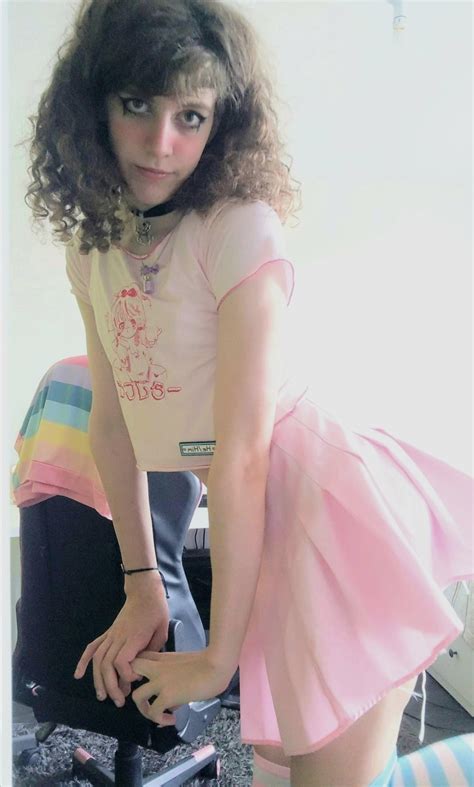 cutesy little leg lift! >
