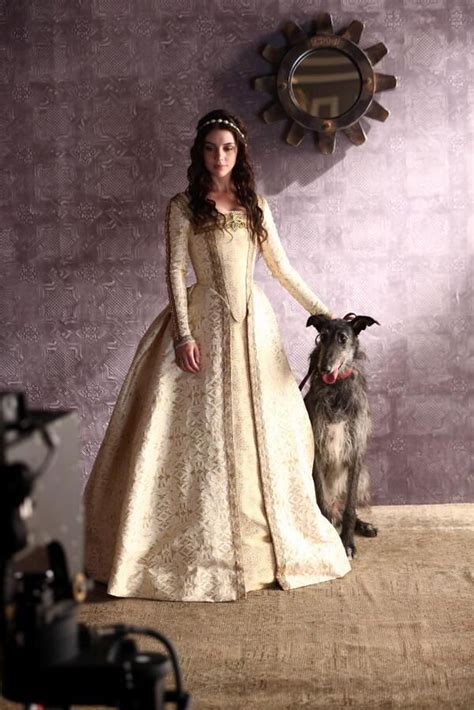 Photos and videos by Reign (CWReign) | Twitter | Reign fashion, Reign ...