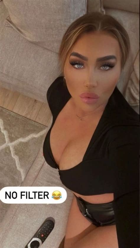 Lauren Goodger strips off as she poses in bath for snap to celebrate
