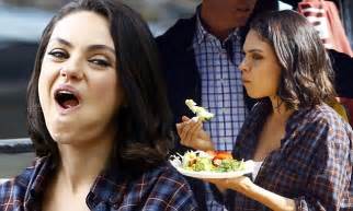 Mila Kunis digs into her greens on Amsterdam set of film | Daily Mail ...