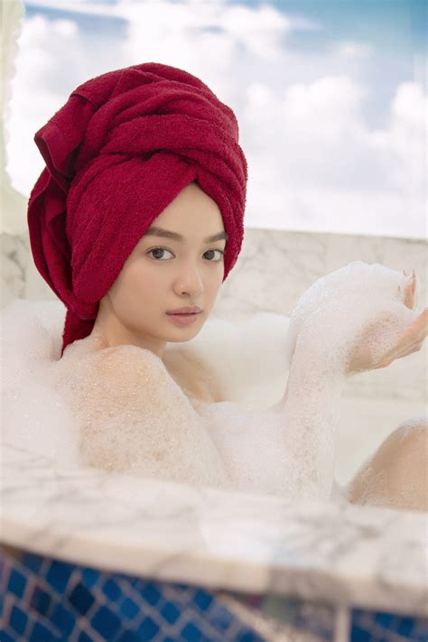 5 cảnh nóng nhức mắt của Kaity Nguyễn ở Gái Già Lắm Chiêu V: Hết đè