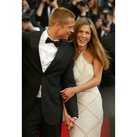 Jennifer aniston wedding dress to brad pitt | Query