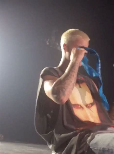 Justin Bieber gets emotional on stage as he pays tribute to late singer