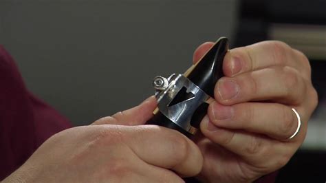 How to Play the Clarinet - YouTube