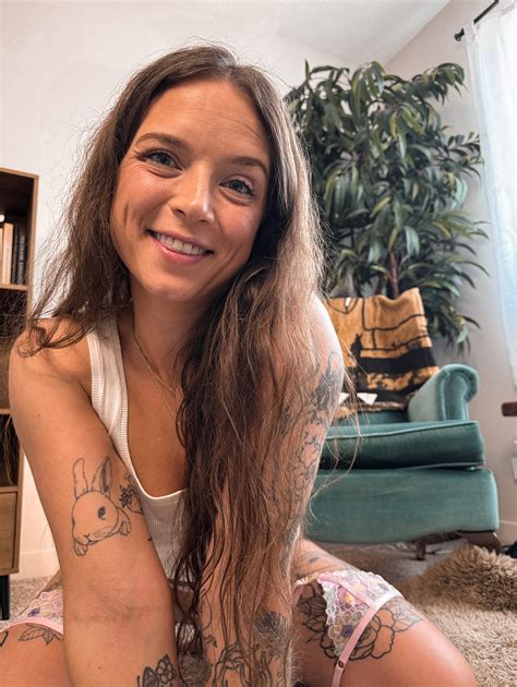 Ashton Faye | Just passing by | Instagram