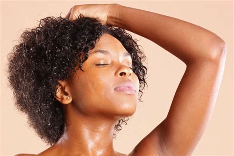 Best Color Rinses for Black Hair - Hunter Games Magazine